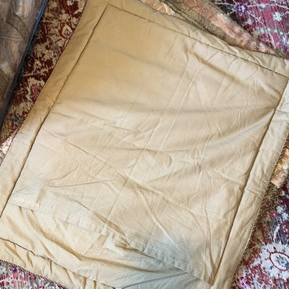 Croscill Queen 4 piece bed set Sorrento new in package 2 pillow shams bed skirt